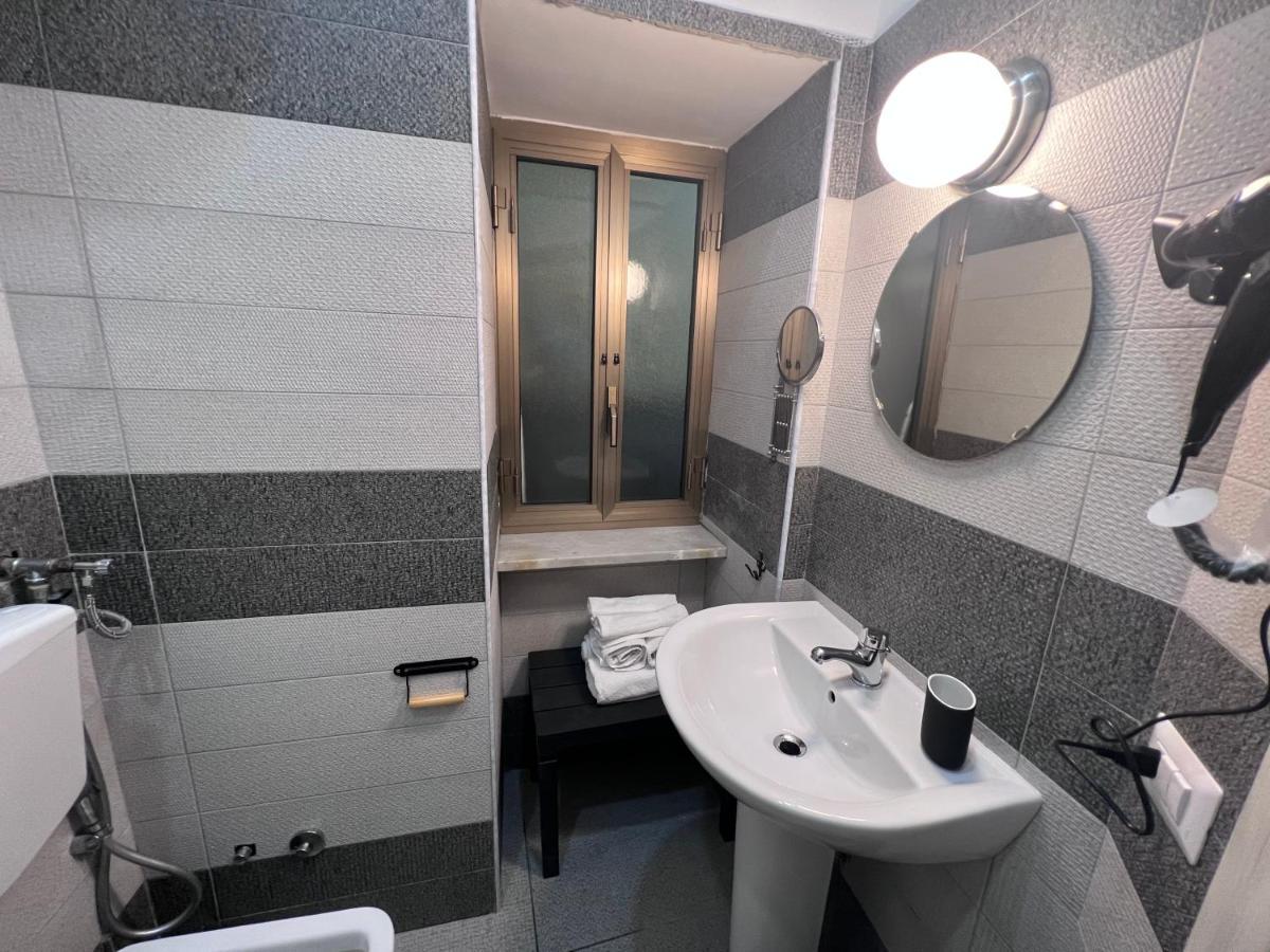Apartment In The Center Napoli Bagian luar foto